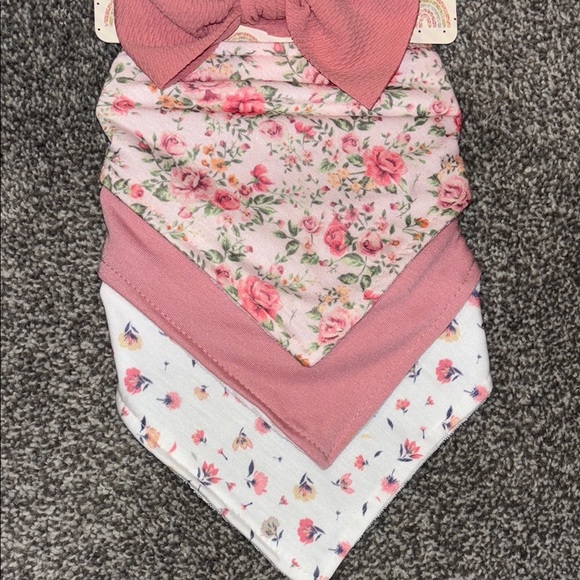 Pink and White Floral bow and Bib Set - Picture 5 of 9